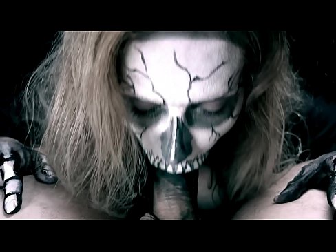 ❤️ Demona knabino suĉanta kokon per sia nigra buŝo kaj glutante kumon. Anala porno ĉe porno eo.pornmega.ru
